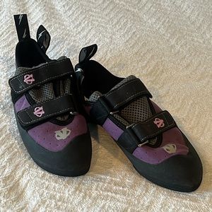 Evolv Women’s Rock Climbing Shoe, size 7
